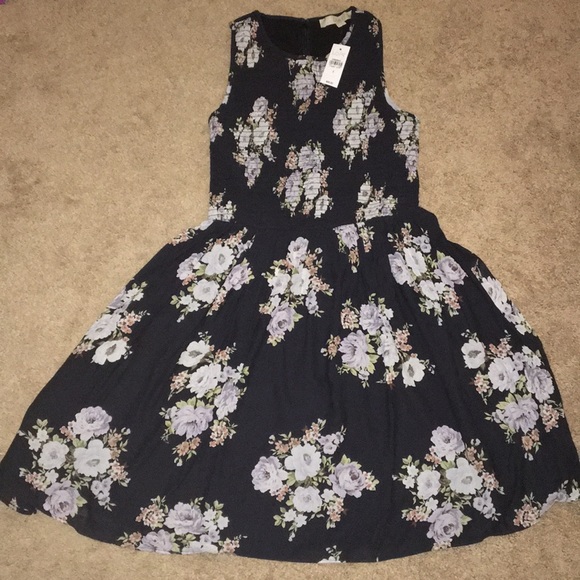 Loft BOUQUET SMOCKED FLARE DRESS size 2 - Picture 4 of 7